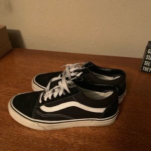Vans - Men’s 7.5 - Women’s 9.0